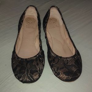 black/nude lace flats